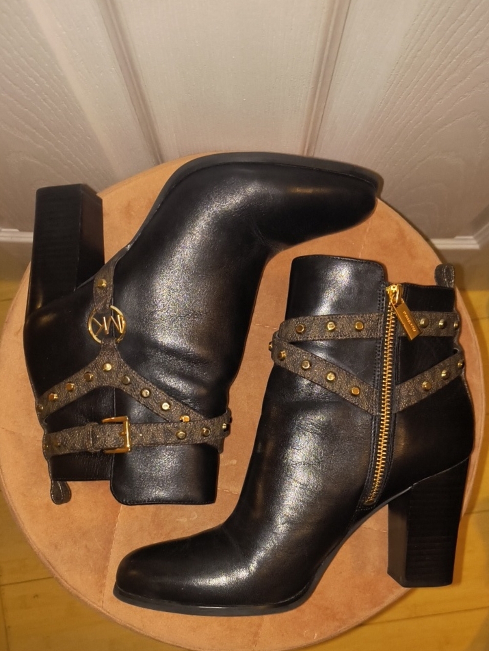 Michael Kors Preston Studded Leather Ankle Boots Size 8 - Picture 5 of 8